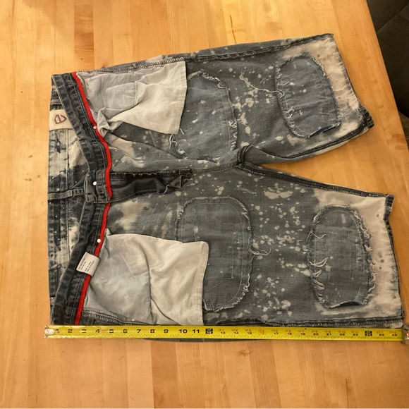 Encrypted Men’s 46 Distressed Denim Shorts Bleach Splatter - Picture 12 of 16